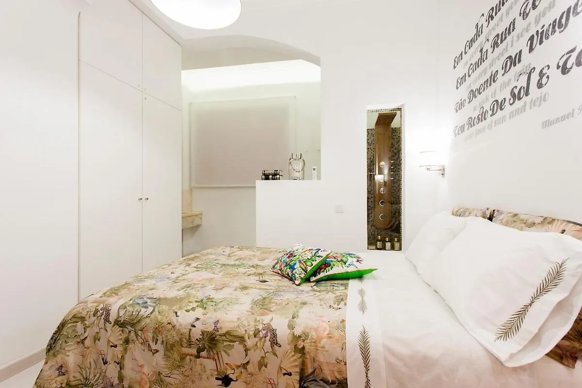 *** Gasthuis Ginjinha House - 4 Rooms - Bairro Alto - With Ac! Lissabon Portugal